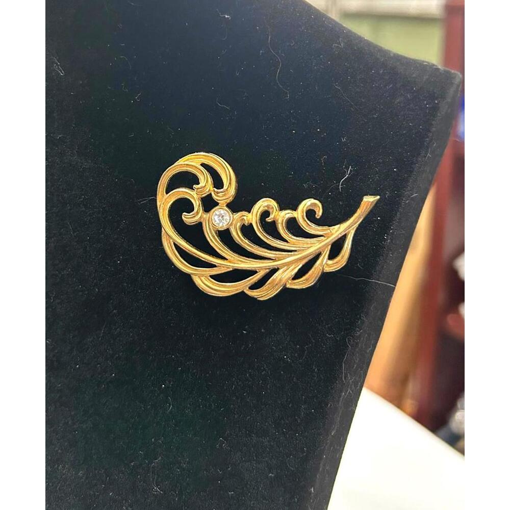 Vintage Gold Tone Swirl Brooch – Sculptural Bridal Lapel Pin
